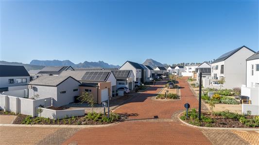 Townhouse To Rent in Newinbosch, Cloetesville, Stellenbosch, Western Cape - M127525