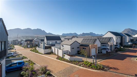 Townhouse To Rent in Newinbosch, Cloetesville, Stellenbosch, Western Cape - M127525