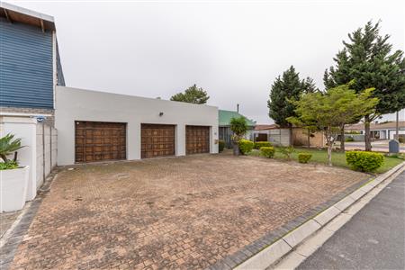 False - House For Sale in Rouxville, Kuils River, Western Cape - M127538