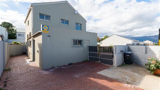 House To Rent in Paarl North, Paarl, Western Cape - M127542