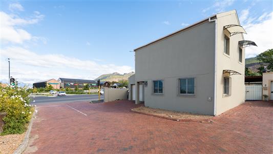 House To Rent in Paarl North, Paarl, Western Cape - M127542
