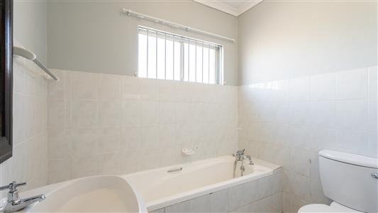 House To Rent in Paarl North, Paarl, Western Cape - M127542