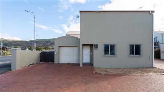 House To Rent in Paarl North, Paarl, Western Cape - M127542