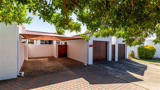 House For Sale in Riversdale, Western Cape - M123139