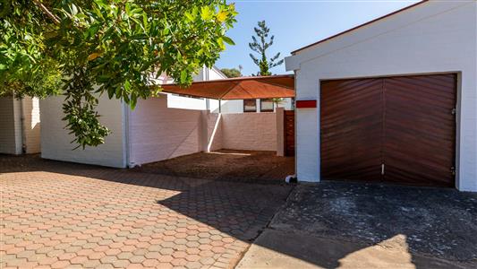 House For Sale in Riversdale, Western Cape - M123139