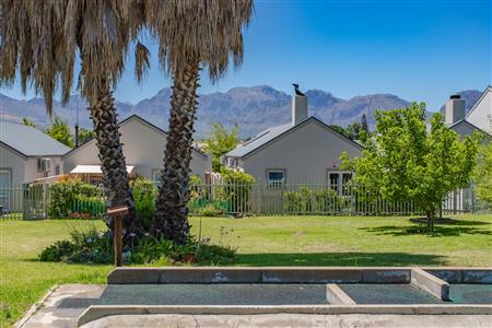Apartment Unavailable in Honeydew Country Estate, Paarl North, Paarl, Western Cape - M127536