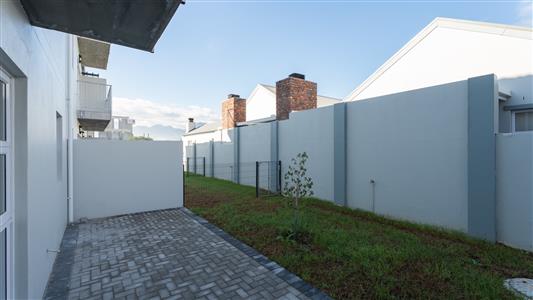 Apartment Unavailable in Honeydew Country Estate, Paarl North, Paarl, Western Cape - M127536