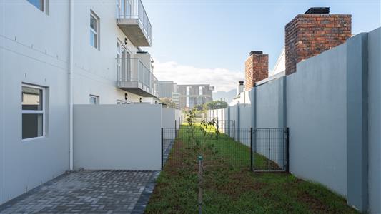 Apartment Unavailable in Honeydew Country Estate, Paarl North, Paarl, Western Cape - M127536