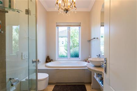 House To Rent in Val de Vie Estate, Paarl, Western Cape - M127617