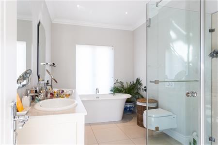 House To Rent in Val de Vie Estate, Paarl, Western Cape - M127617