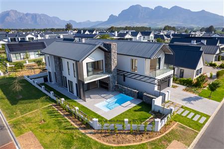House For Sale in Val de Vie Estate, Paarl, Western Cape - M122553