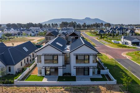 House For Sale in Val de Vie Estate, Paarl, Western Cape - M122553
