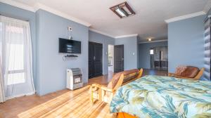Inviting four bedroom three bathroom family gem with spacious yard in peaceful security estate. - M128761