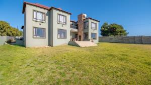 Inviting four bedroom three bathroom family gem with spacious yard in peaceful security estate. - M128761
