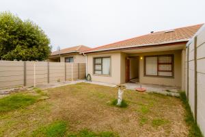 Just Listed – Charming 3-Bedroom Townhouse in Secure Estate! - M128751