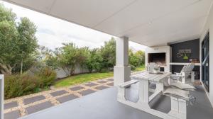 PRIME SMALLHOLDING FOR SALE IN OLIFANTSKOP ESTATE — EXCEPTIONAL VERSATILITY & INVESTMENT POTENTIAL - M128770