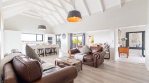 PRIME SMALLHOLDING FOR SALE IN OLIFANTSKOP ESTATE — EXCEPTIONAL VERSATILITY & INVESTMENT POTENTIAL - M128770