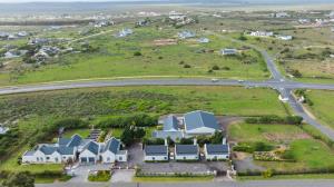 PRIME SMALLHOLDING FOR SALE IN OLIFANTSKOP ESTATE — EXCEPTIONAL VERSATILITY & INVESTMENT POTENTIAL - M128770
