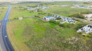 PRIME SMALLHOLDING FOR SALE IN OLIFANTSKOP ESTATE — EXCEPTIONAL VERSATILITY & INVESTMENT POTENTIAL - M128770