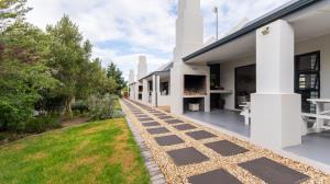 PRIME SMALLHOLDING FOR SALE IN OLIFANTSKOP ESTATE — EXCEPTIONAL VERSATILITY & INVESTMENT POTENTIAL - M128770