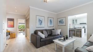 PRIME SMALLHOLDING FOR SALE IN OLIFANTSKOP ESTATE — EXCEPTIONAL VERSATILITY & INVESTMENT POTENTIAL - M128770