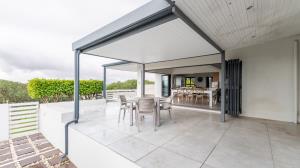 PRIME SMALLHOLDING FOR SALE IN OLIFANTSKOP ESTATE — EXCEPTIONAL VERSATILITY & INVESTMENT POTENTIAL - M128770