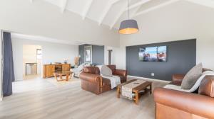 PRIME SMALLHOLDING FOR SALE IN OLIFANTSKOP ESTATE — EXCEPTIONAL VERSATILITY & INVESTMENT POTENTIAL - M128770