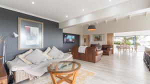 PRIME SMALLHOLDING FOR SALE IN OLIFANTSKOP ESTATE — EXCEPTIONAL VERSATILITY & INVESTMENT POTENTIAL - M128770