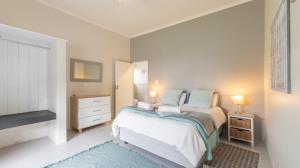 PRIME SMALLHOLDING FOR SALE IN OLIFANTSKOP ESTATE — EXCEPTIONAL VERSATILITY & INVESTMENT POTENTIAL - M128770