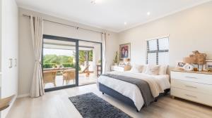 PRIME SMALLHOLDING FOR SALE IN OLIFANTSKOP ESTATE — EXCEPTIONAL VERSATILITY & INVESTMENT POTENTIAL - M128770
