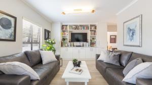PRIME SMALLHOLDING FOR SALE IN OLIFANTSKOP ESTATE — EXCEPTIONAL VERSATILITY & INVESTMENT POTENTIAL - M128770