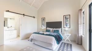 PRIME SMALLHOLDING FOR SALE IN OLIFANTSKOP ESTATE — EXCEPTIONAL VERSATILITY & INVESTMENT POTENTIAL - M128770