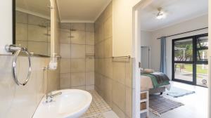 PRIME SMALLHOLDING FOR SALE IN OLIFANTSKOP ESTATE — EXCEPTIONAL VERSATILITY & INVESTMENT POTENTIAL - M128770