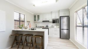 PRIME SMALLHOLDING FOR SALE IN OLIFANTSKOP ESTATE — EXCEPTIONAL VERSATILITY & INVESTMENT POTENTIAL - M128770