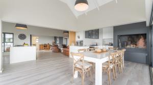 PRIME SMALLHOLDING FOR SALE IN OLIFANTSKOP ESTATE — EXCEPTIONAL VERSATILITY & INVESTMENT POTENTIAL - M128770