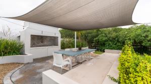 PRIME SMALLHOLDING FOR SALE IN OLIFANTSKOP ESTATE — EXCEPTIONAL VERSATILITY & INVESTMENT POTENTIAL - M128770