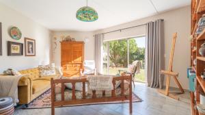 Exclusive Mandate on this well-located property in beautiful Betty