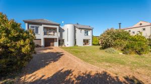 Exclusive Mandate on this well-located property in beautiful Betty