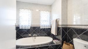 Exclusive Mandate on this well-located property in beautiful Betty