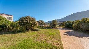 Exclusive Mandate on this well-located property in beautiful Betty